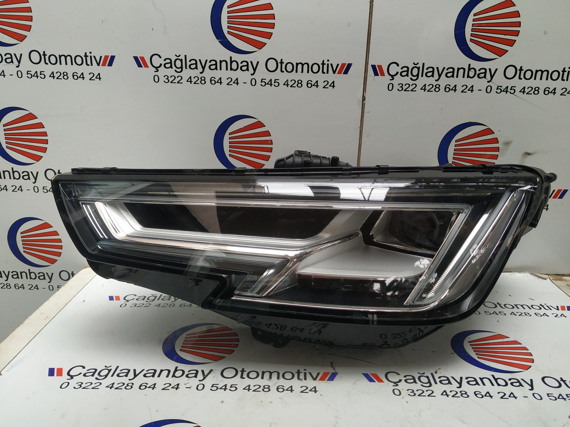 Audi A4 2019 LED sol far